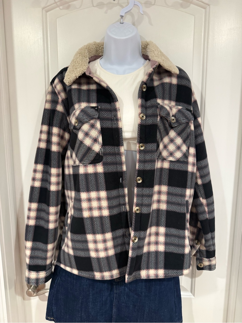 Women’s Soho Threads Women's Sherpa Lined / excellent condition